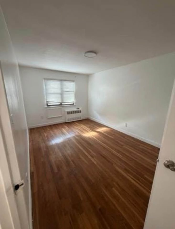 3 bedrooms, 1 bathroom – Apartment