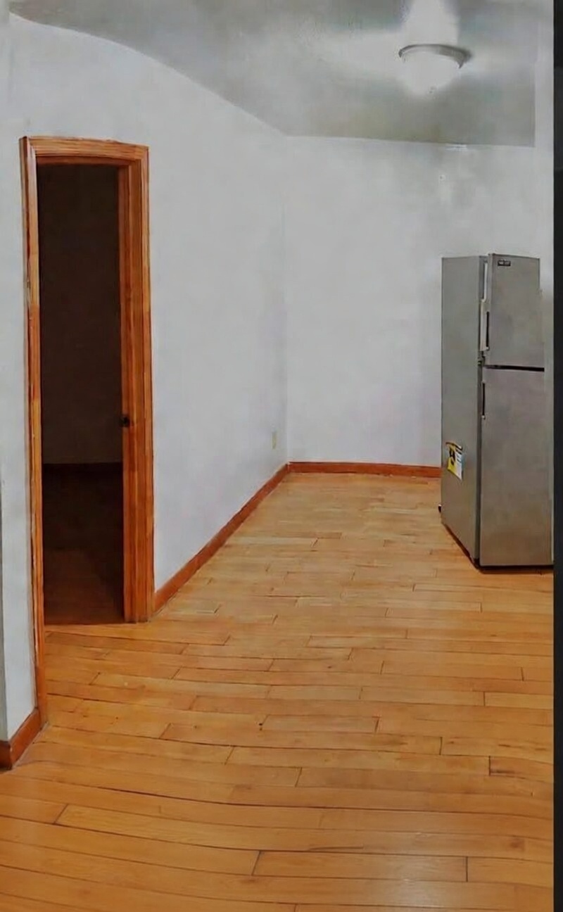 3 bedrooms, 1 bathroom – Apartment